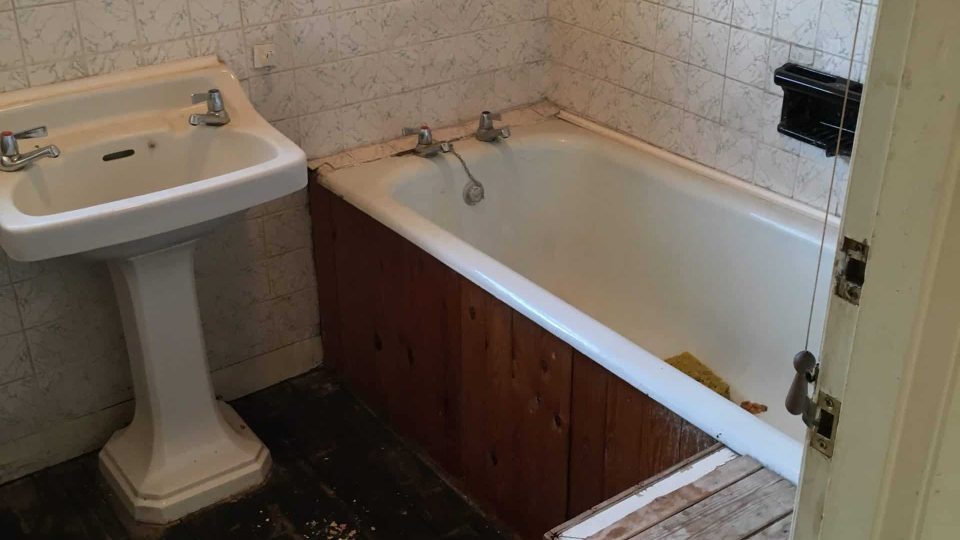 Bathroom before refurbishment