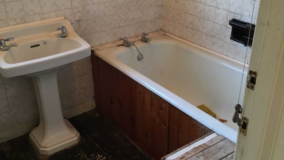 Bathroom before refurbishment
